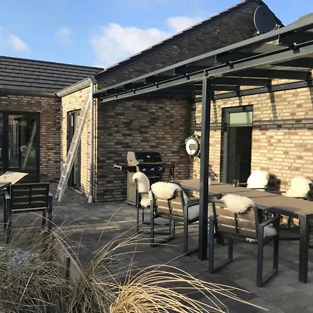 Luxurioeses No 27a Сasa de vacaciones Tating